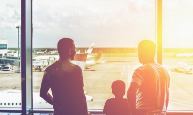 ¡Atrévete a Explorar! Outfits Cómodos de Viaje para Hombres Gay.