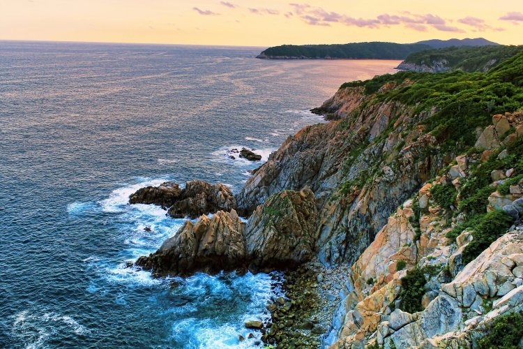 Huatulco: Un Edén de Aguas Esmeraldas