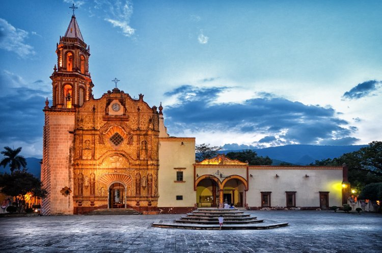 Explora Jalpa de Cánovas: Negocios y Aventuras Exóticas