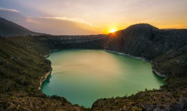 Descubre el misterio de la colorida laguna volcánica de Puebla