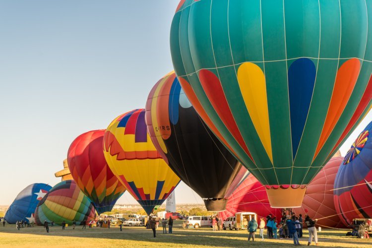 Explora los Cielos en un Globo Aerostático: 4 Lugares Excepcionales.