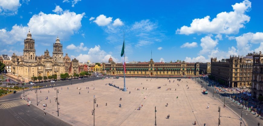 Curiosidades del Zócalo de CDMX que te harán querer visitarlo