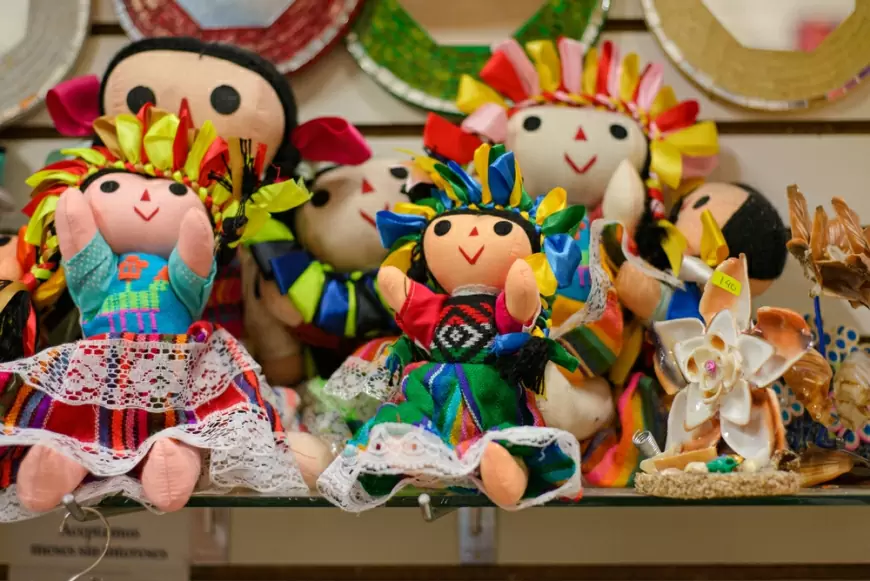 Explora el Encanto de la Muñeca Lele en la Feria del Monumento a la Revolución