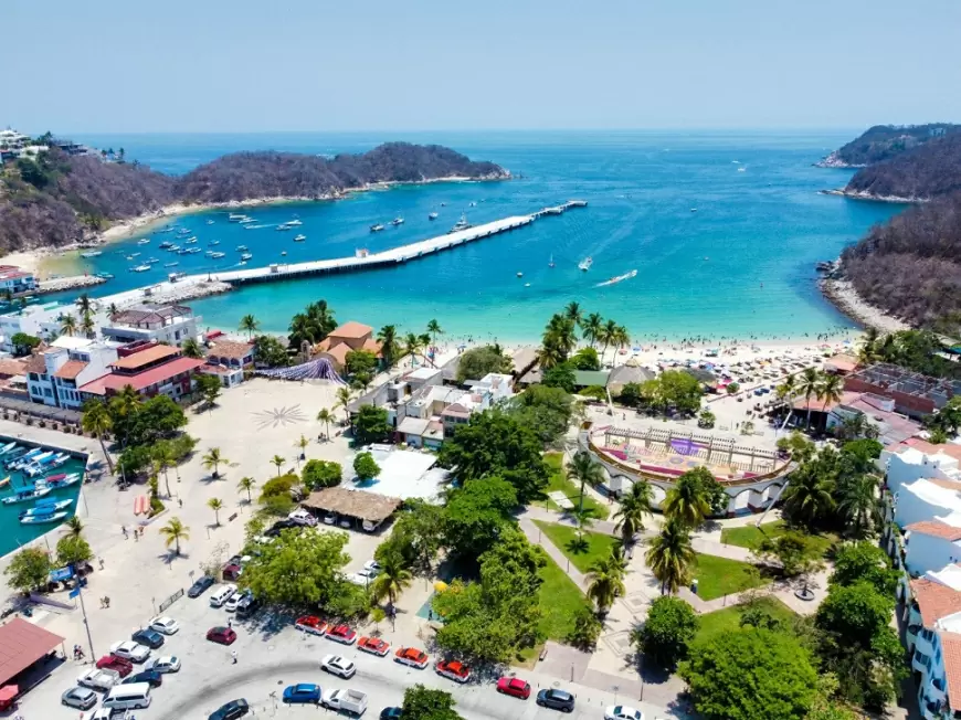 La nueva carretera Barranca Larga-Ventanilla, la vía corta directa a Puerto Escondido, Oaxaca.