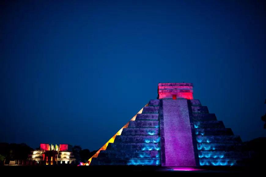 Noches de Kukulkán: La Magia Nocturna de Chichén Itzá