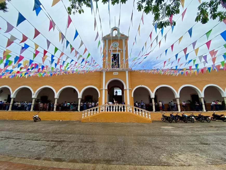 Palacio Municipal de Espita preparándose para las Festividades Patronales