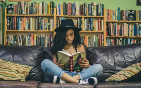 Día Internacional del Libro, sumérgete en estos espacios para la lectura.