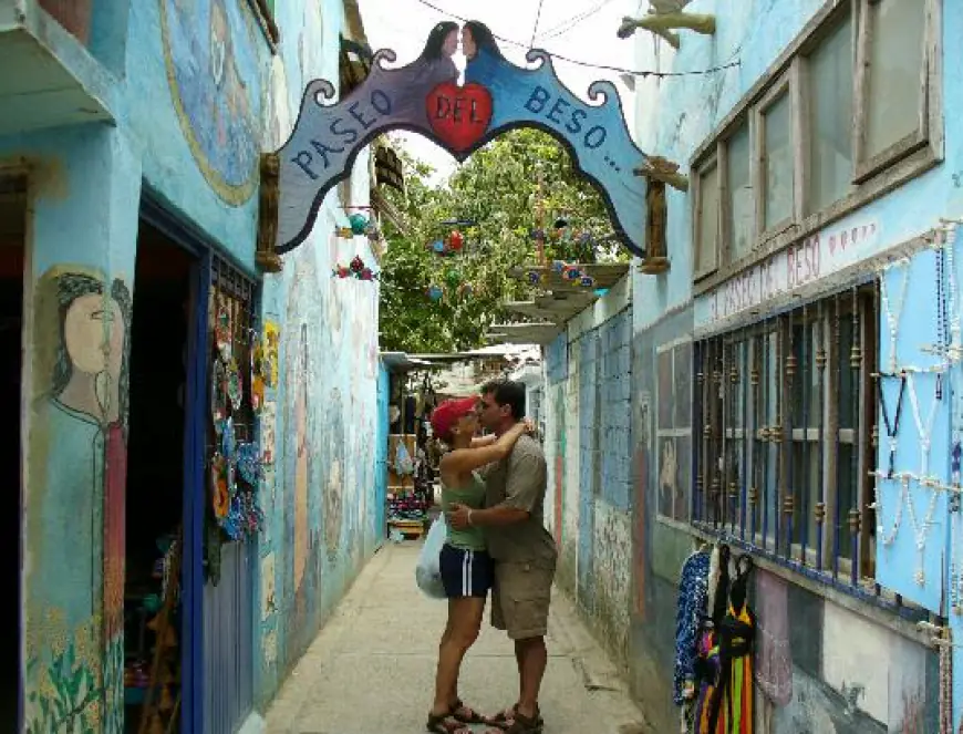Paseo del Beso, Bucerías, Nayarit