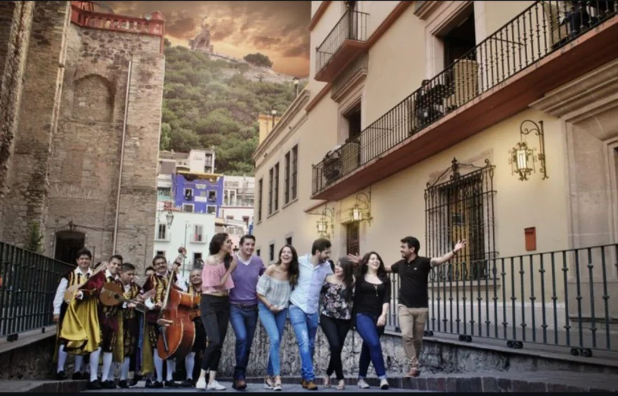 El amor está en el aire y también en los callejones de Guanajuato