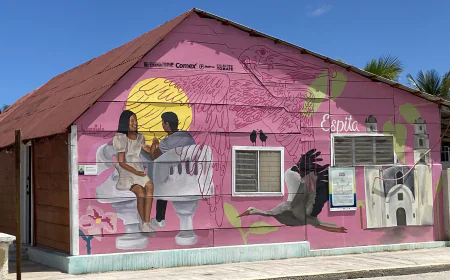 San Felipe: entre casas de madera y murales que cuentan historias
